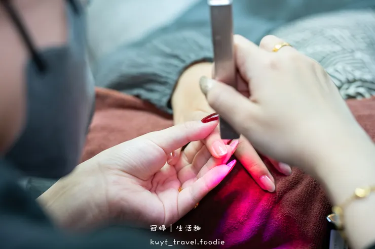 [板橋新中式美睫設計]AN藝術工坊，忙碌女生的救星！2.5小時同步完成美睫手足美甲保養，躺著睡一覺就變美，板橋美甲推薦，附最新美睫美甲價格表