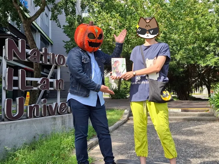 南瓜社長親自奔波送書的合影