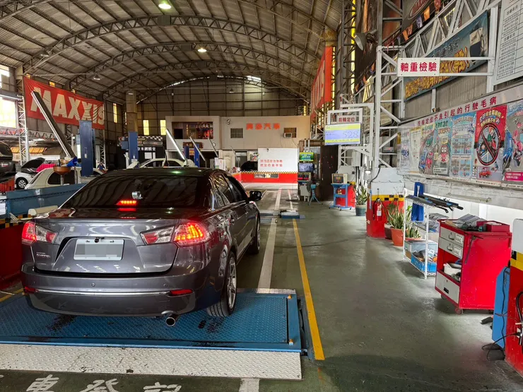 台南汽車驗車推薦【興泰汽車代驗廠】服務貼心，資深技師直接協助