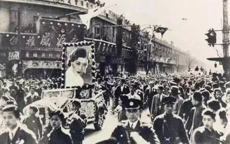 阮玲玉出殯時的新聞照片