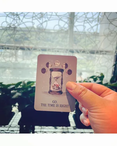 文字靈感&規劃中的占卜媒合平台