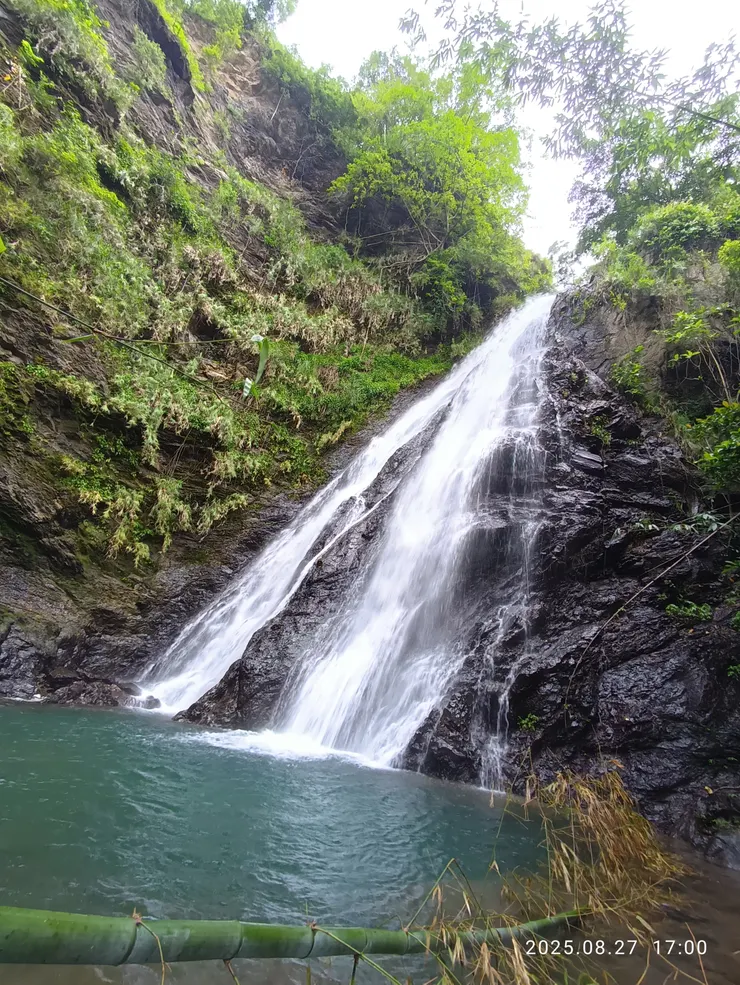 來義神鷹瀑布原有四層，1,2層崩，這是第三層