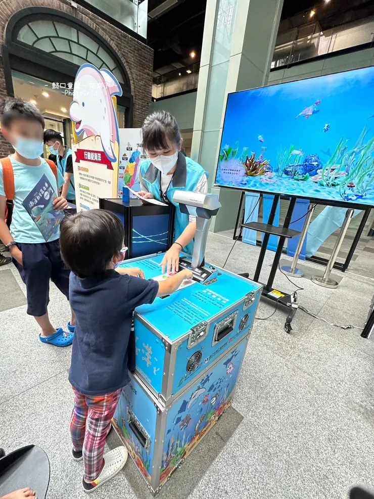 這跟之前在台中願景館玩過的掃瞄機是一樣的。掃描後畫作會出現在螢幕上