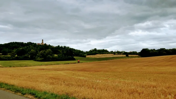 另一個山頭遠看Altenburg