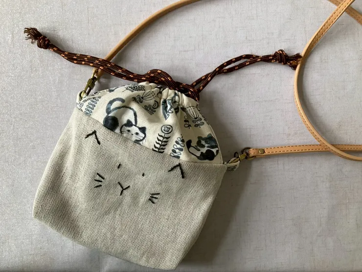 版型加大再加上掛耳又可以變身成可愛小廢包了(笑)!