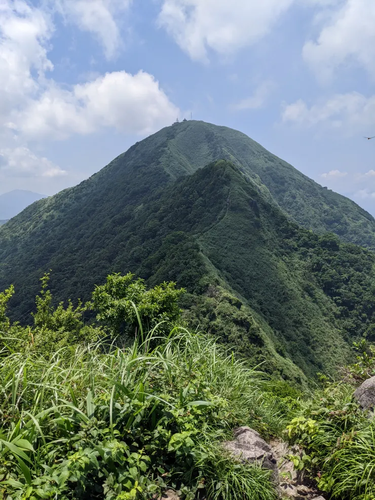 我剛剛是從那座山頭來的嗎!?不可思議我翻過一座山頭!