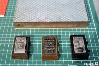 車票印刷前得先把需要的字模一個個按照版型排好，再裝入印刷機器