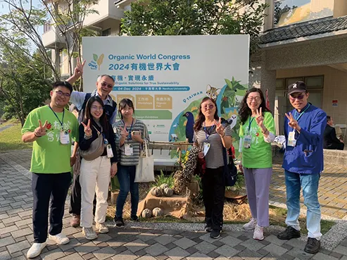 ▲宜蘭大學有機中心服務團隊。