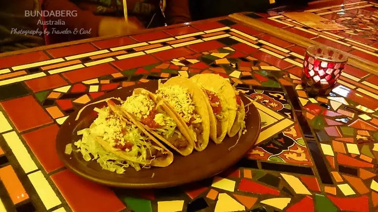 搭車一起去吃墨西哥捲餅，好吃但量太少了 