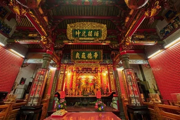 正殿 三官大帝（圖片截圖於網路）