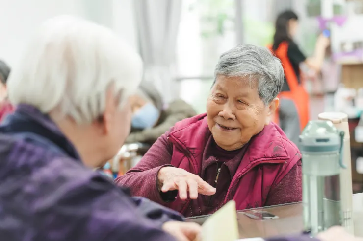 秀妹阿嬤為人謙和，喜歡與人互動。