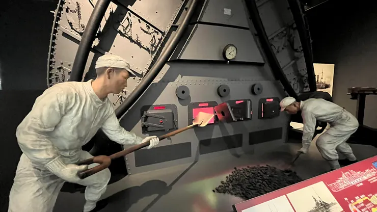 重現船上的模樣。