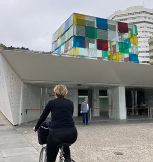 和巴黎龐畢度顏色相呼應的馬拉加分館