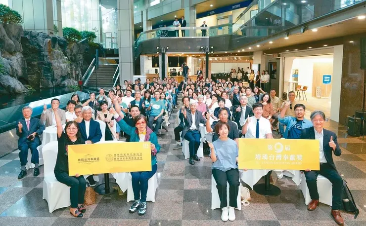 第九屆「堉璘台灣奉獻獎」頒獎典禮隆重舉行,集結各界公益與環保推手,現場洋溢溫暖善念。