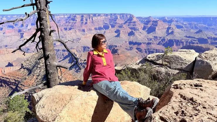 很多大石頭可借位拍照，但行走間仍要注意安全。