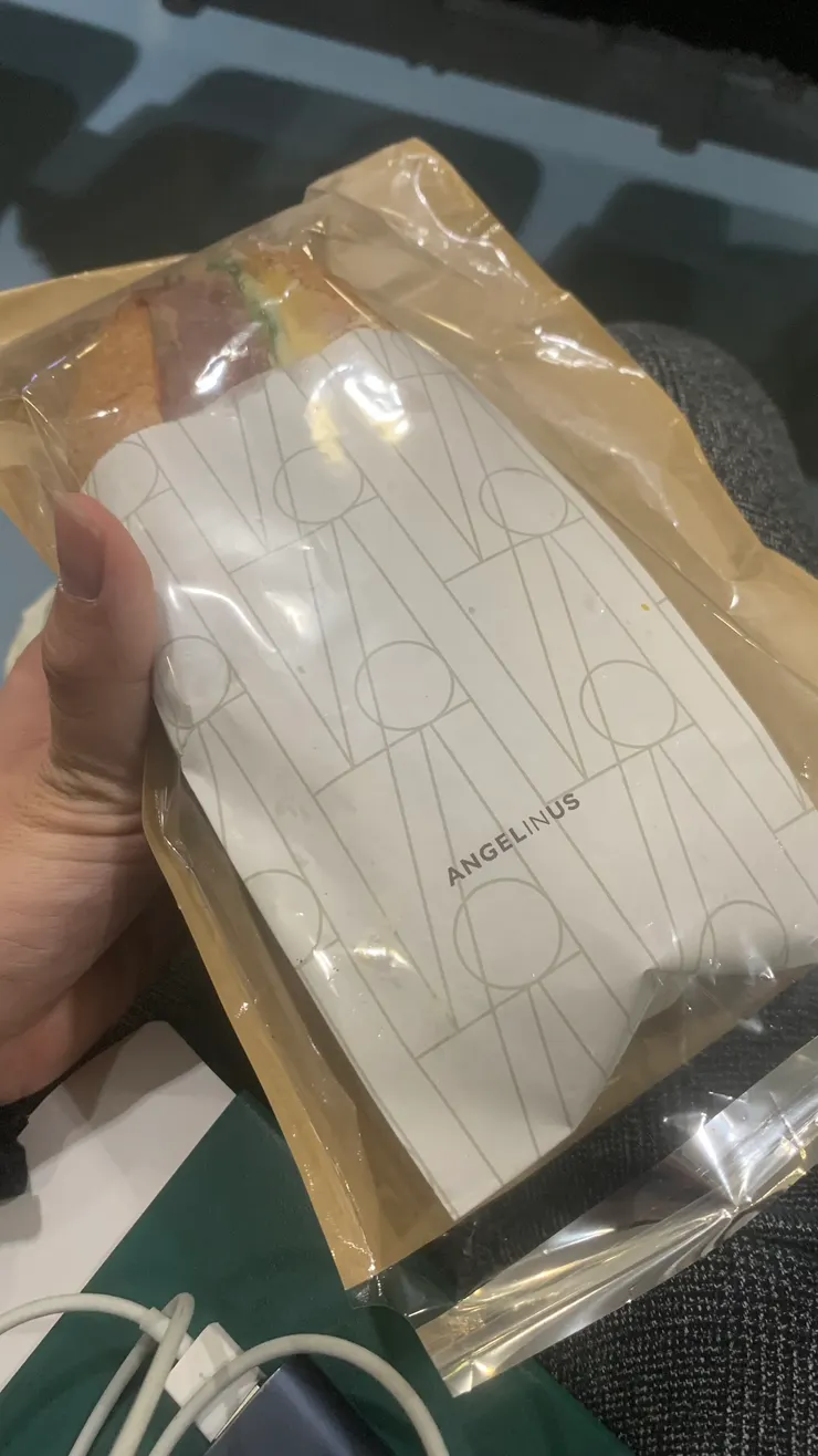 畢竟是晚餐時間,真應該吃點東西。