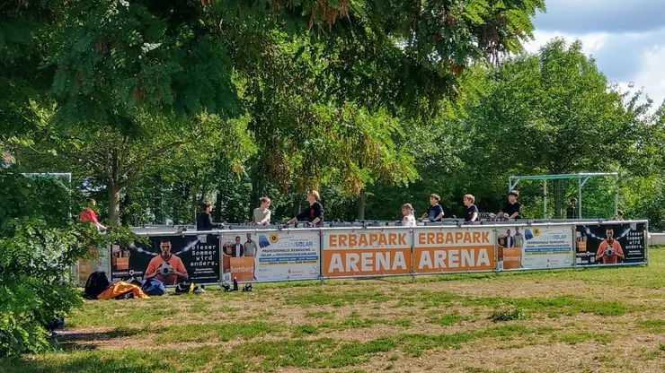 人體手足球（人類真的是一個很奇妙的動物，不能踢足球，發明手足球，現在又把手足球放大當足球踢