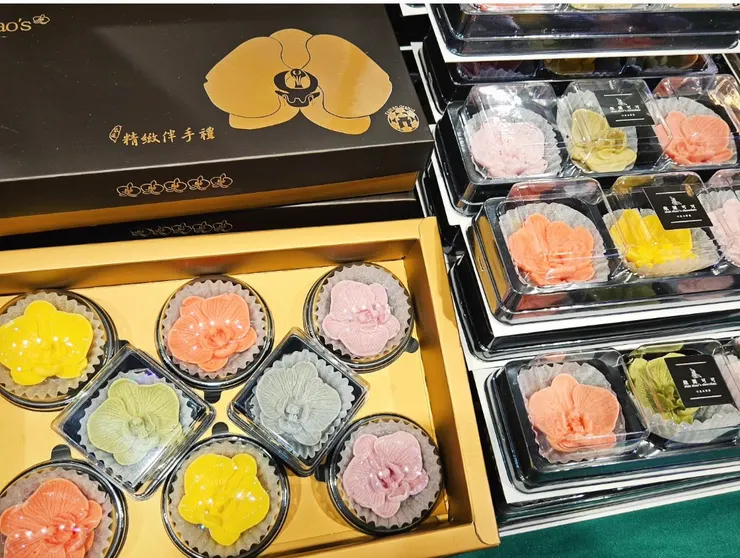 蘭花造型巧克力蠻可愛的。