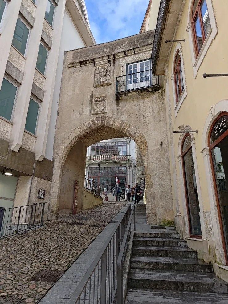 今日科英布拉市區 (Baixa Coimbra) 通往大學城的通道