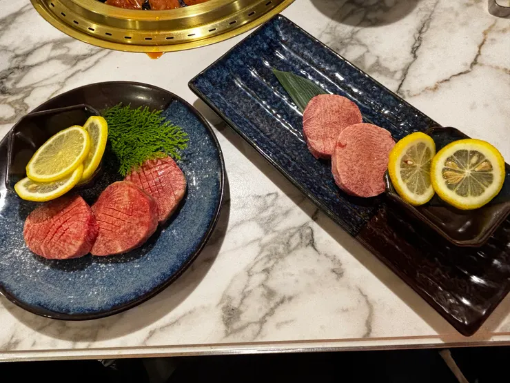 兩種牛舌同框照