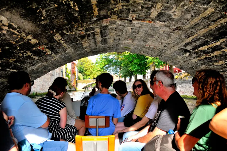 【遊河中來來回回不知穿過了幾座橋孔？】