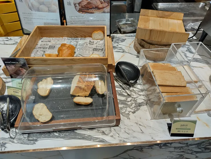 酸種麵包、蜂巢麵包、全麥吐司