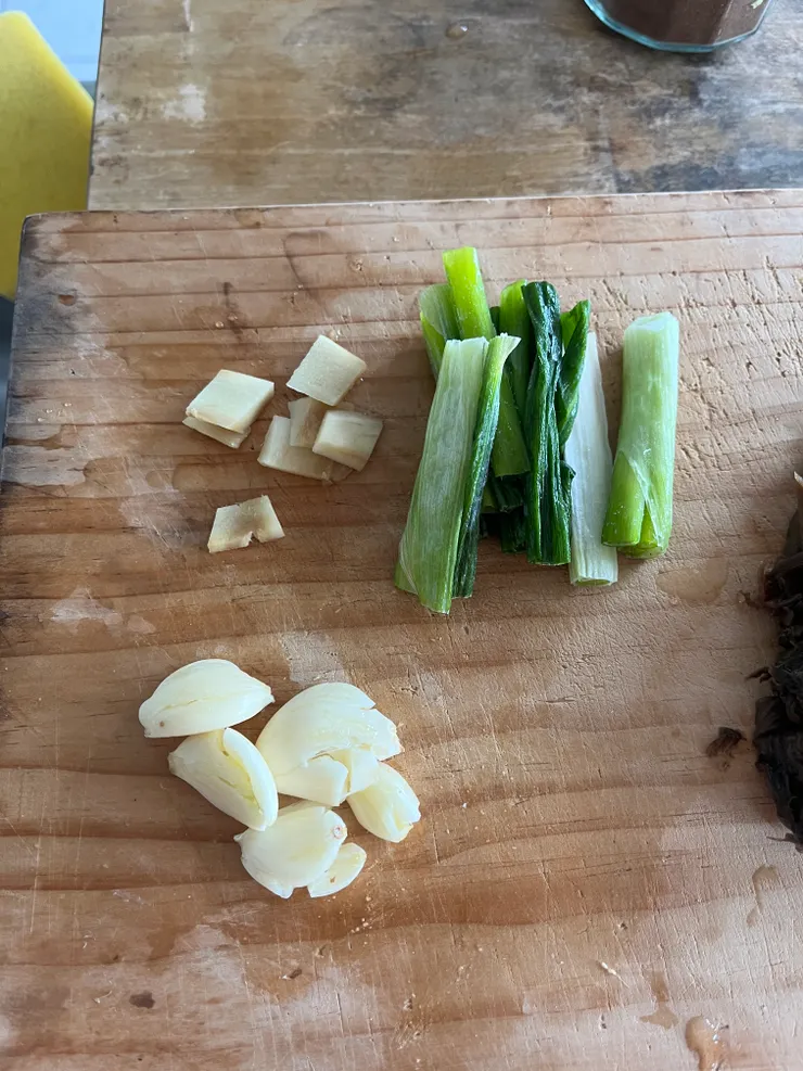 我這次沒有用辣椒，蔥是冷凍過的，所以看起來不太一樣