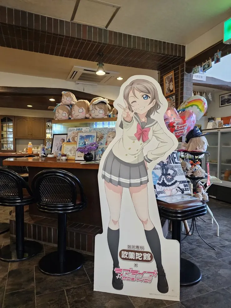 不愧是曜ちゃん家，一進門就有好大的曜ちゃん和各種趴趴