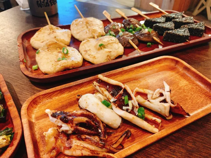 都會深夜的野營綠洲:在路邊烤肉 WildBBQ 中山店,用職人炭香卸下整天的疲憊 - 第1張圖 zoomable
