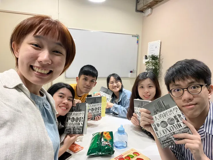 小小的讀書會目前已經舉辦超過12場,甚至有兩次社遊了!能在出社會後還有這樣的活動,真的非常幸福!