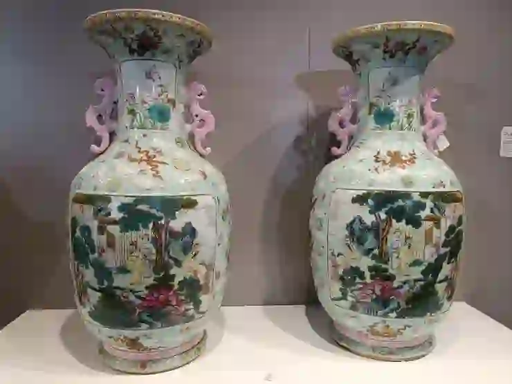 File:HK 灣仔北 Wan Chai North 香港會展 HKCEC 中國嘉德國際拍賣 China Guardian Autumn Auction 古董 antique 花瓶 container October 2023 R12S.jpg - Wikimedia Commons