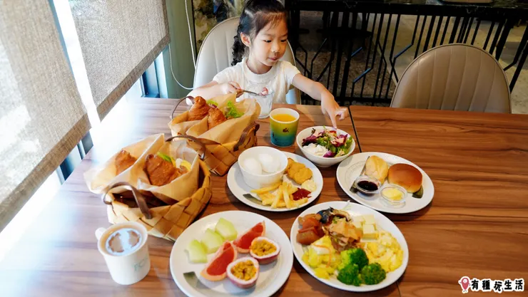 美味早餐來了！有可頌有buffet！