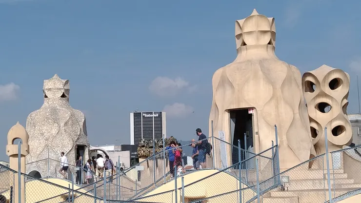 米拉之家的屋頂,儼然來到奇幻世界