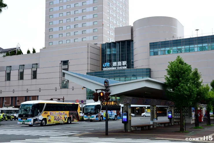 德島站前有著腹地廣大的公車總站