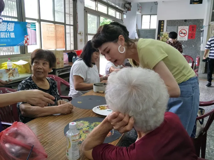 一人創業 行動畫室 長照據點 藝術課程實拍