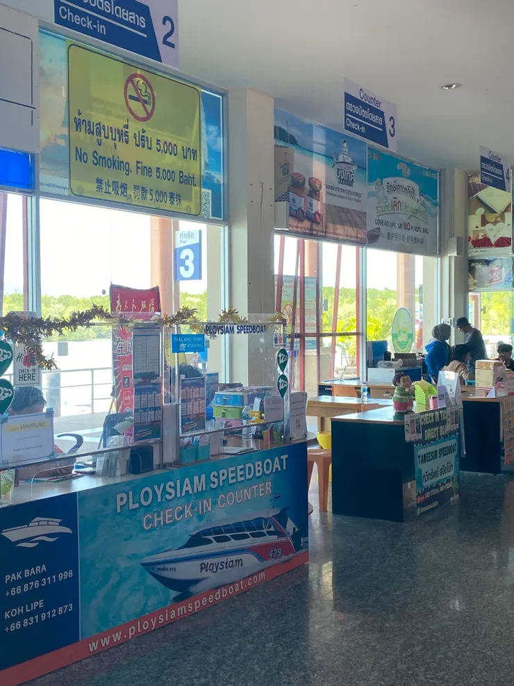 碼頭內，換登船順序卡