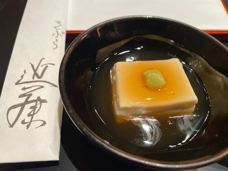 第一道開胃菜：冷豆腐配芥末