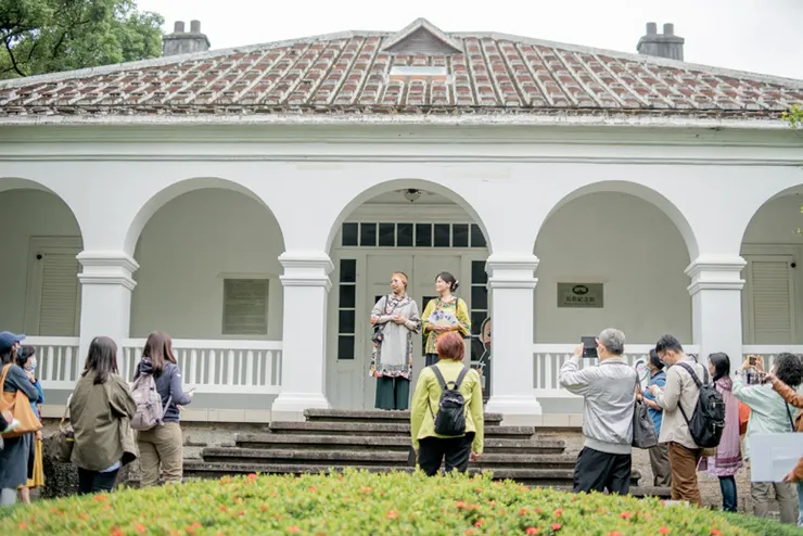 透過解說與行動劇，讓更多人認識150年前馬偕博士與夫人 張聰明在淡水興學的故事。（攝影＝江昱德）