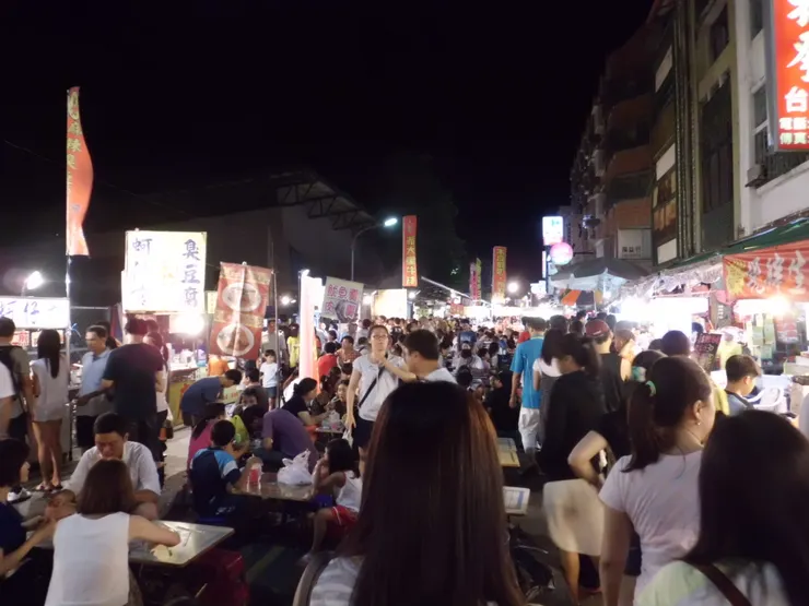 真的是人潮爆多