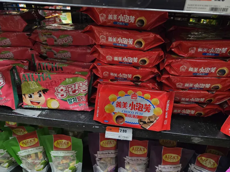 我們台灣的義美小泡芙都有在賣！