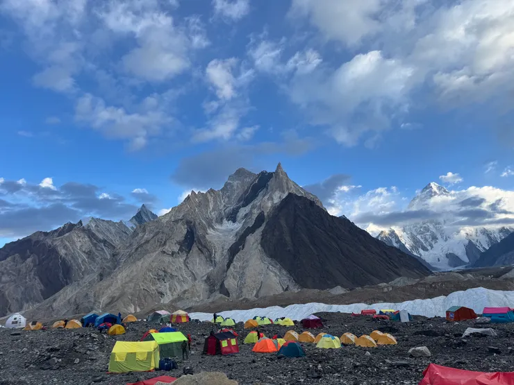 位於冰磧石上的協合營地（Concordia Camp）