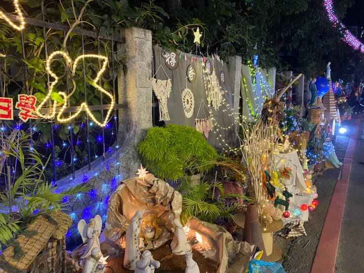 教堂外的宗教布置