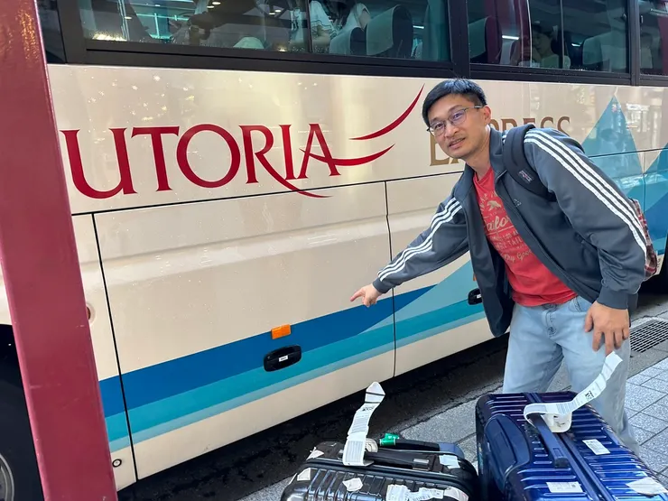 大件行李需要自行開外面的行李小門放置