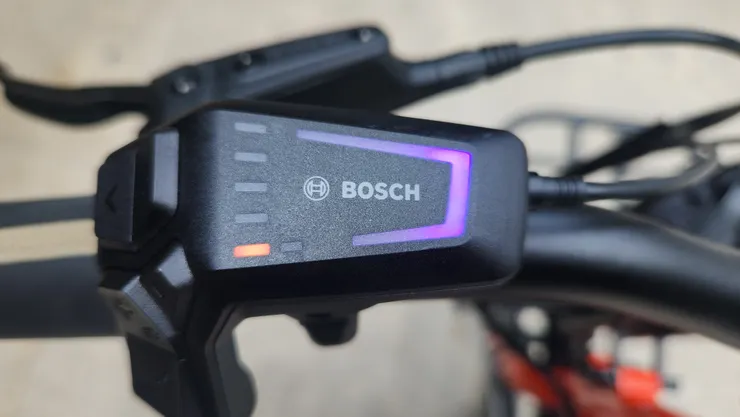 不同的LED分別顯示電動與助力模式。