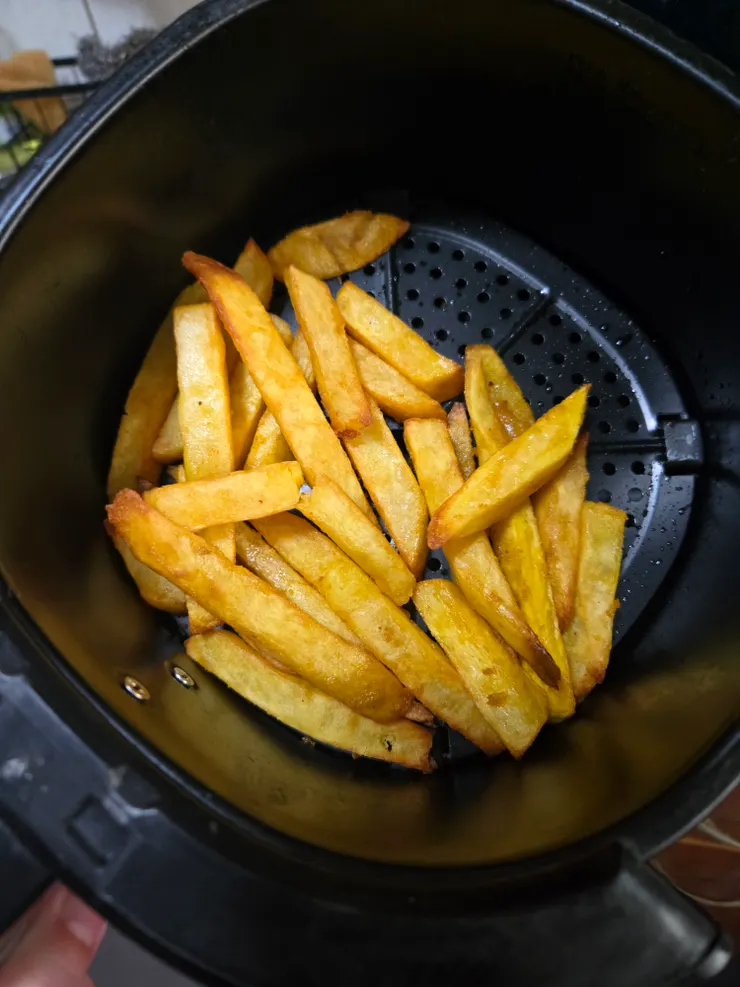 依照你的氣炸鍋大小放，不要放太多喔！