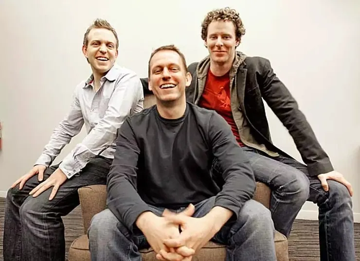 左為 Founders Fund 共同創辦人 Ken Howery、中為 Peter Thiel，右為合夥人 Sean Parker