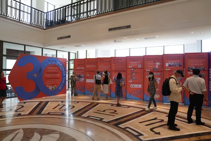 114年6月29日廣生堂集團30週年慶盛典大會川堂，展示廣生堂歷經30年的歲月與故事（照片提供：廣生堂集團）