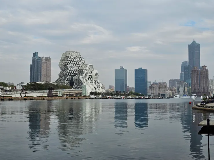 原本被橋擋住景色,變得純粹了