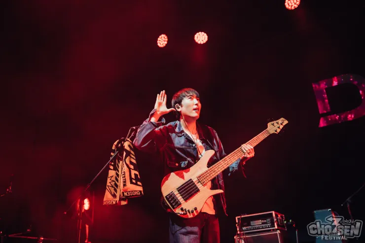 KIM EUNSE 在 2026 CHOSEN FESTIVAL 和台下觀眾用中文互動。