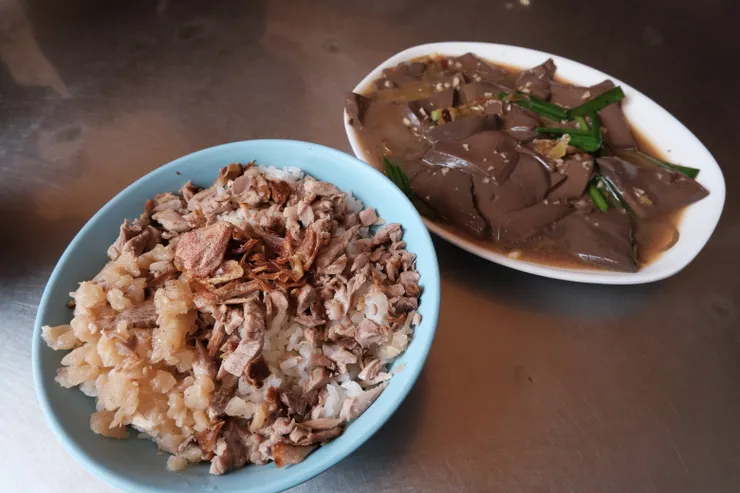 鴨肉飯與炒鴨血